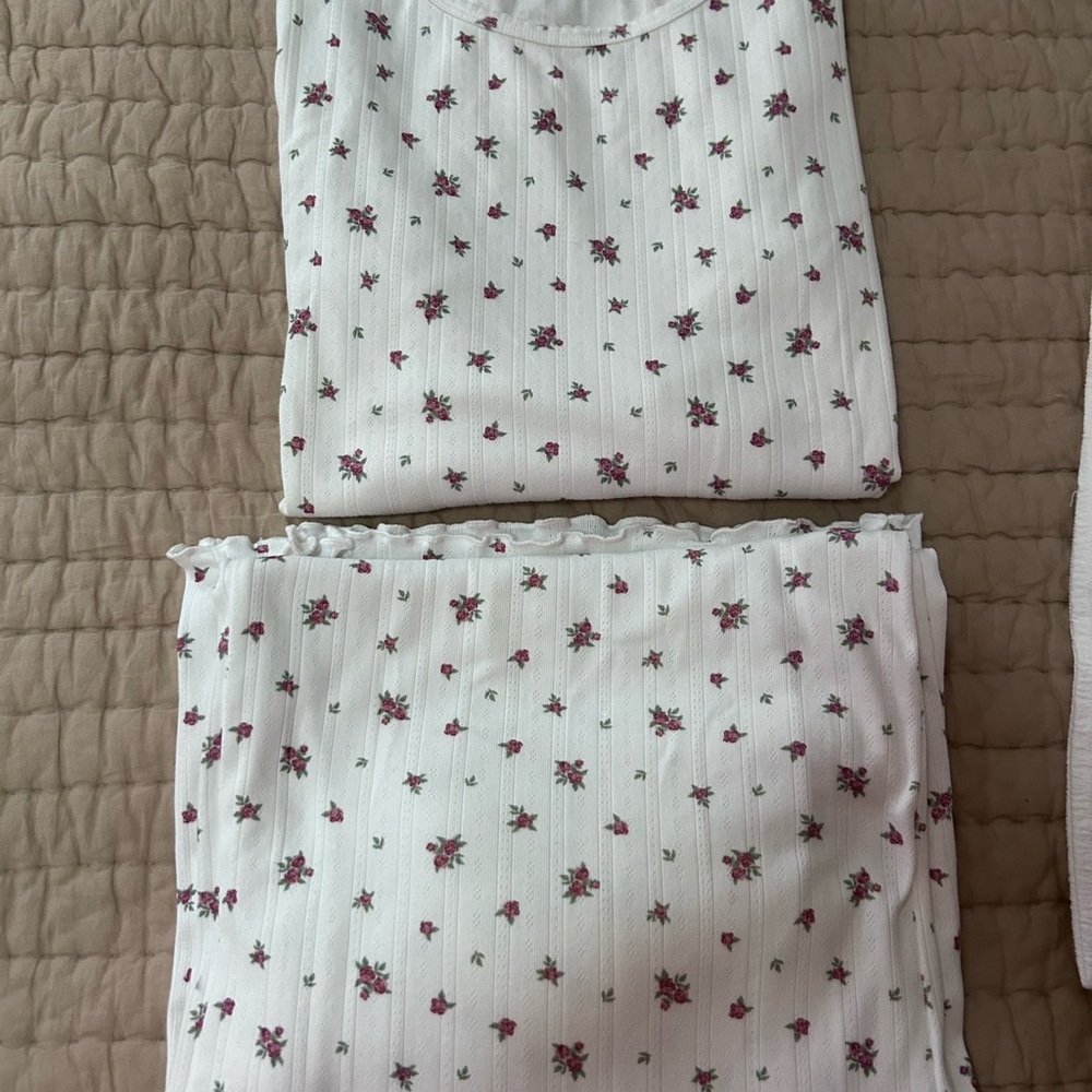 Pretty in Pink! Gorgeous full length pyjamas with floral print